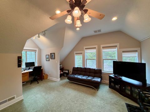 Tiny photo for 53509 Kokanee Way, La Pine, OR 97739 (MLS # 220215708)