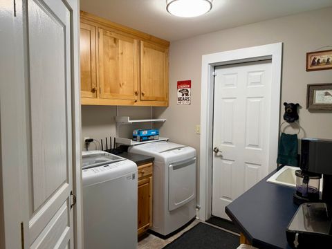 Tiny photo for 53509 Kokanee Way, La Pine, OR 97739 (MLS # 220215708)