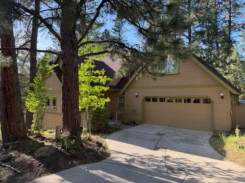 Tiny photo for 53509 Kokanee Way, La Pine, OR 97739 (MLS # 220215708)