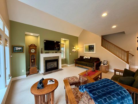 Tiny photo for 53509 Kokanee Way, La Pine, OR 97739 (MLS # 220215708)