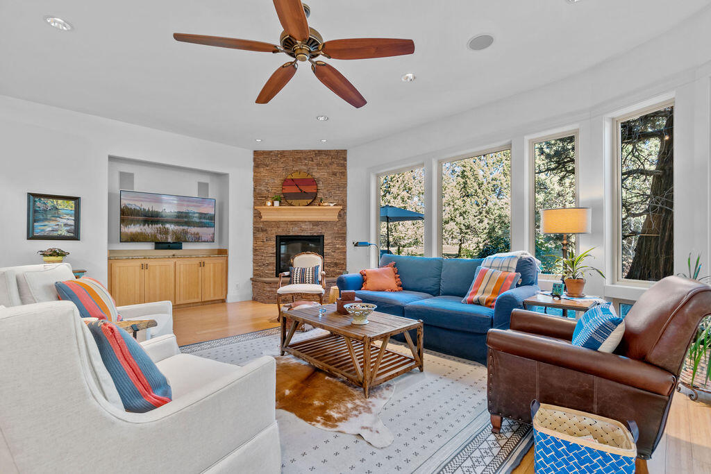 Eagle Crest - Residential