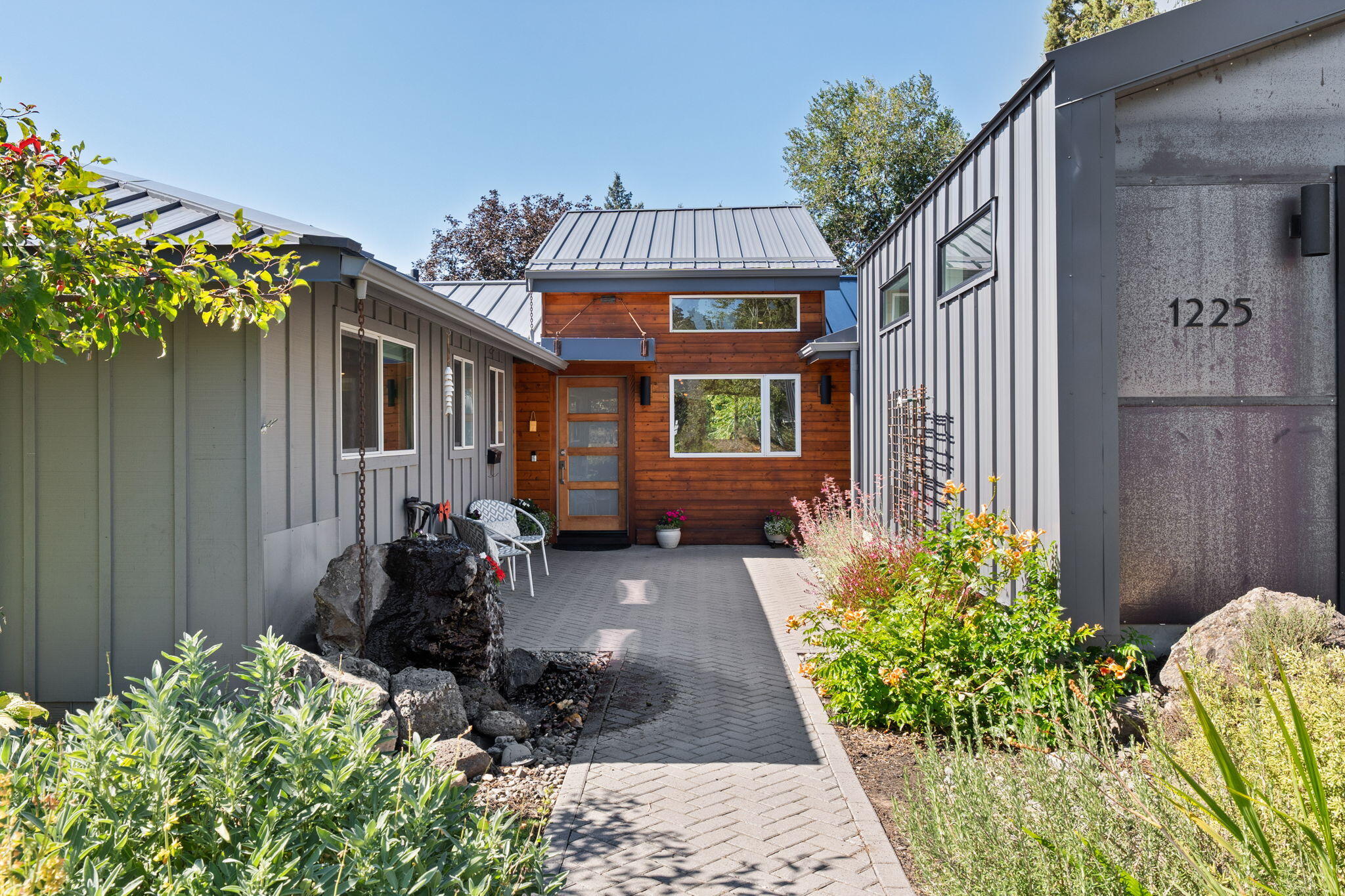 1225 NE 9th Street