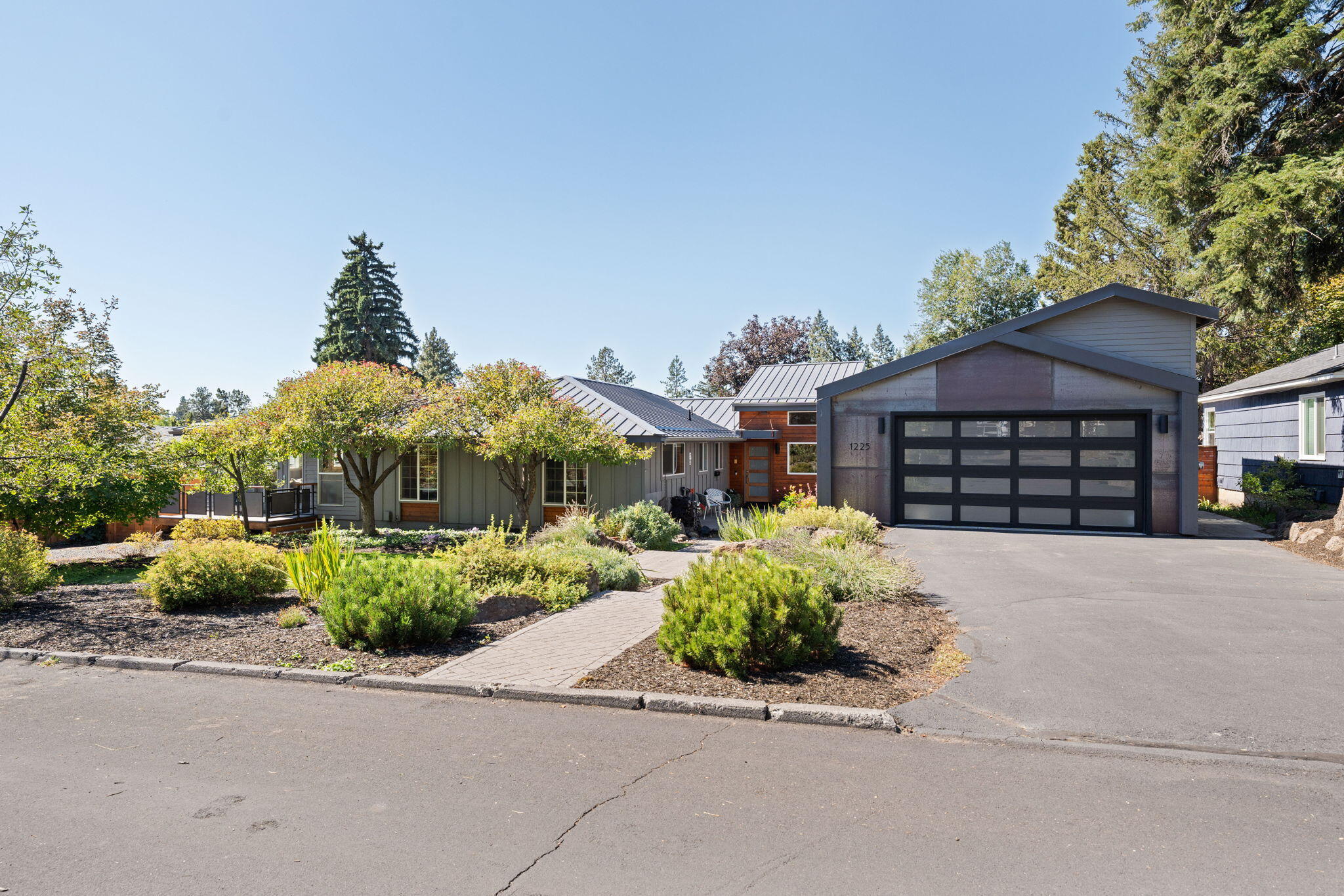 1225 NE 9th Street
