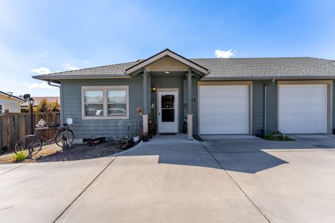 753 SW Kinsington Court Grants Pass OR 97526