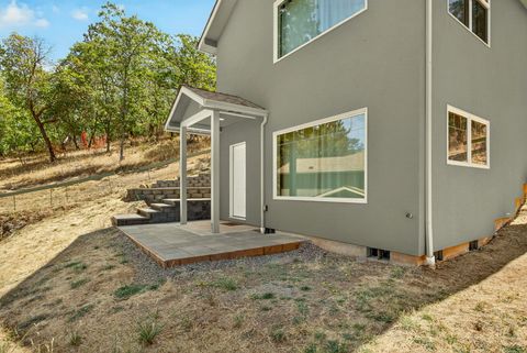 Tiny photo for 330 E Fir Street, Jacksonville, OR 97530 (MLS # 220214805)