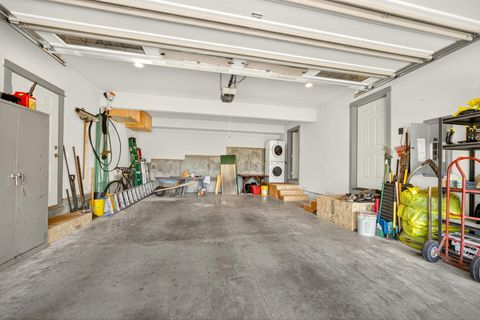 Tiny photo for 330 E Fir Street, Jacksonville, OR 97530 (MLS # 220214805)