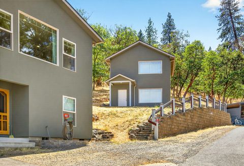 Tiny photo for 330 E Fir Street, Jacksonville, OR 97530 (MLS # 220214805)