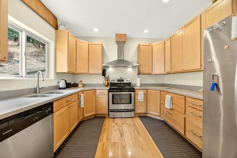 Tiny photo for 330 E Fir Street, Jacksonville, OR 97530 (MLS # 220214805)