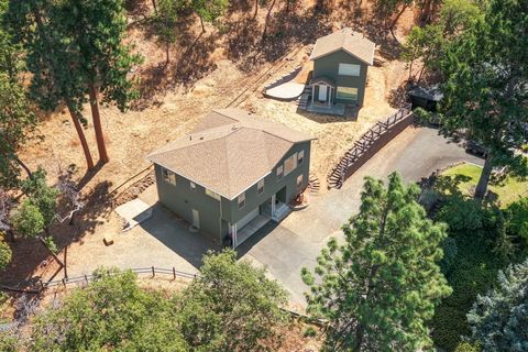 Tiny photo for 330 E Fir Street, Jacksonville, OR 97530 (MLS # 220214805)