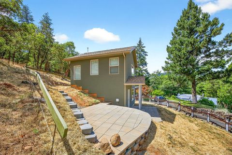 Tiny photo for 330 E Fir Street, Jacksonville, OR 97530 (MLS # 220214805)