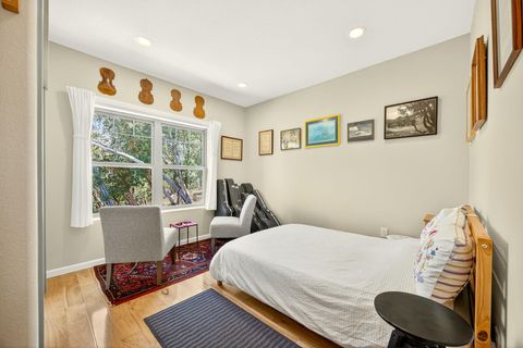 Tiny photo for 330 E Fir Street, Jacksonville, OR 97530 (MLS # 220214805)