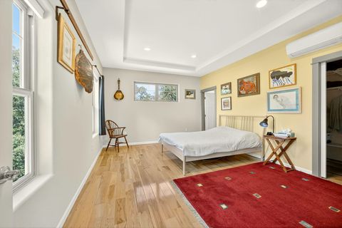 Tiny photo for 330 E Fir Street, Jacksonville, OR 97530 (MLS # 220214805)