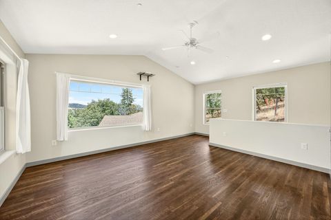 Tiny photo for 330 E Fir Street, Jacksonville, OR 97530 (MLS # 220214805)