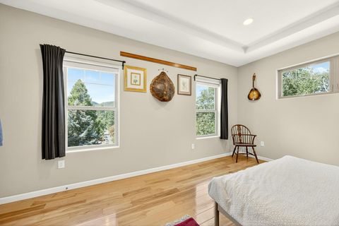 Tiny photo for 330 E Fir Street, Jacksonville, OR 97530 (MLS # 220214805)