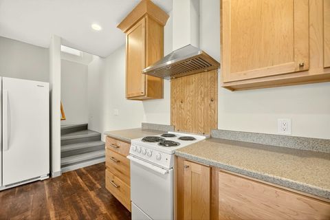 Tiny photo for 330 E Fir Street, Jacksonville, OR 97530 (MLS # 220214805)