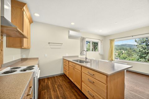 Tiny photo for 330 E Fir Street, Jacksonville, OR 97530 (MLS # 220214805)