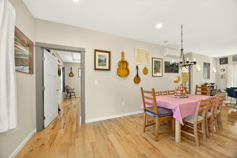 Tiny photo for 330 E Fir Street, Jacksonville, OR 97530 (MLS # 220214805)