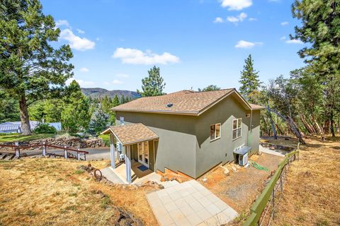 Tiny photo for 330 E Fir Street, Jacksonville, OR 97530 (MLS # 220214805)