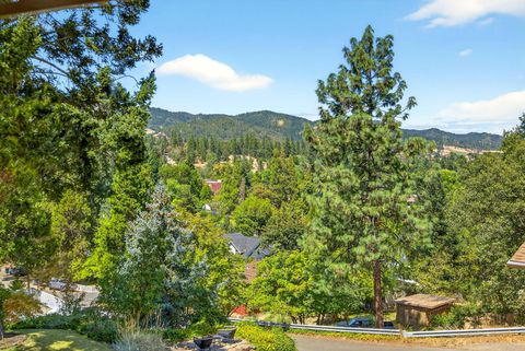 Tiny photo for 330 E Fir Street, Jacksonville, OR 97530 (MLS # 220214805)