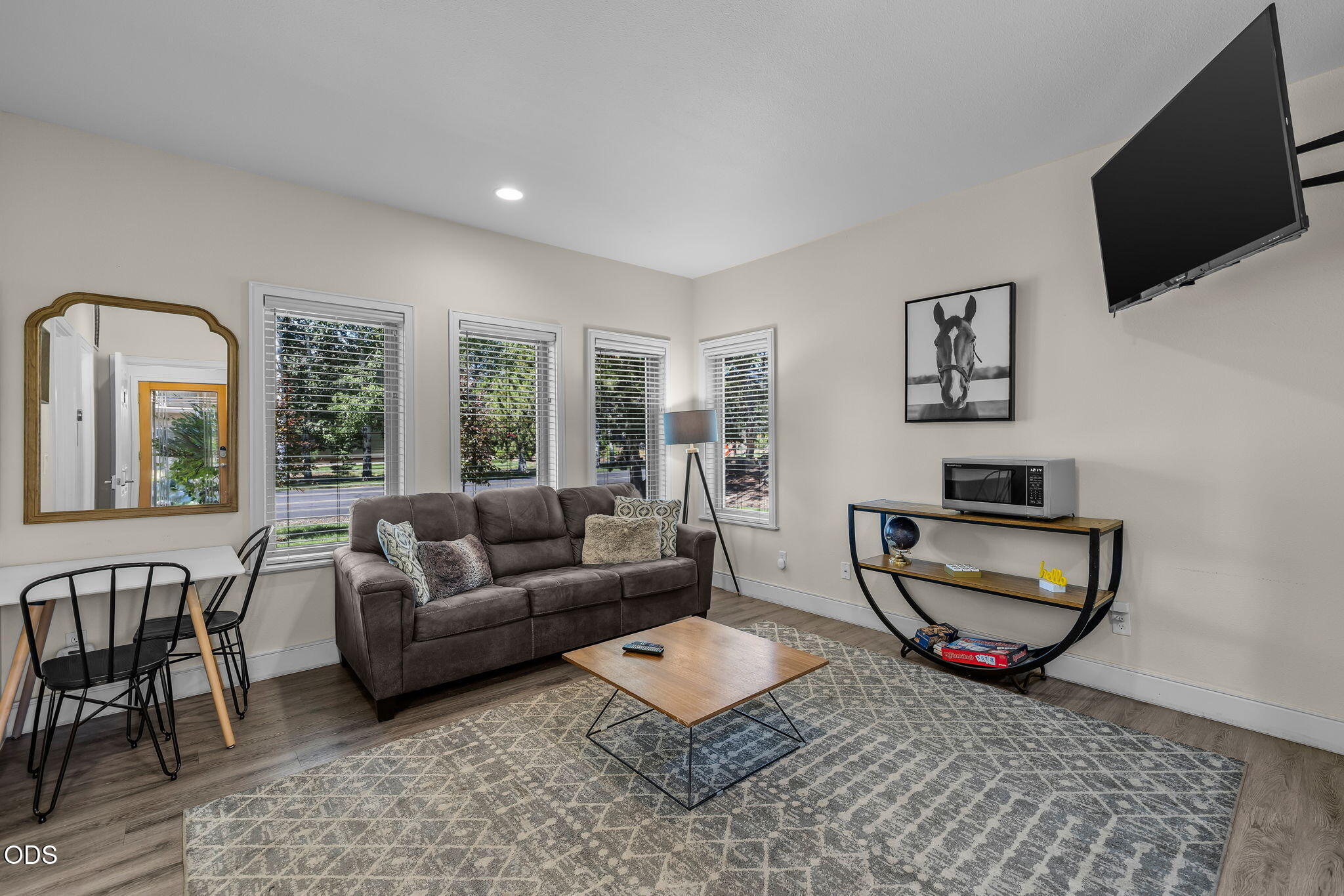 61875 Broken Top Drive APT 27