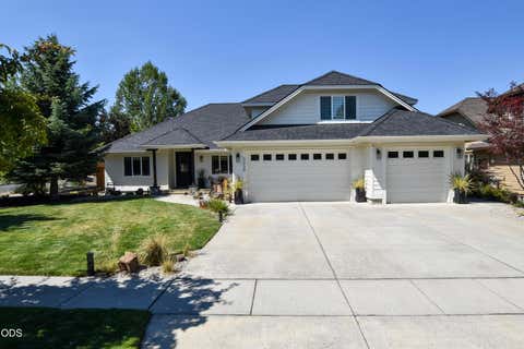 Photo of 3339 NE Sandalwood Drive, Bend, OR 97701 (MLS # 220227213)
