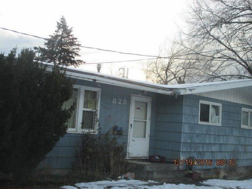 This 3 bedroom/1 bath home is located on a double lot and has a large 2 car detached garage as well as a 1 car attached garage. With a bit of work this could be a very nice home. Located near public transportation and off main roads. Property must be on the market for 10 days before any offer will be accepted.