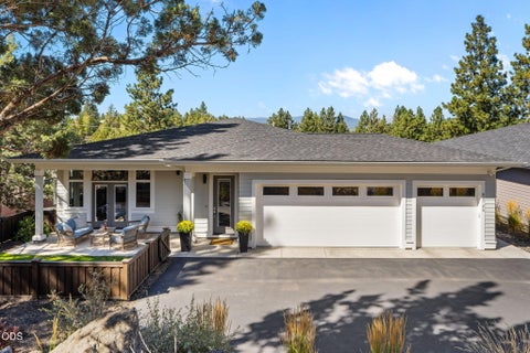 Photo of 62720 NW Ridge Rock Court, Bend, OR 97703 (MLS # 220228438)