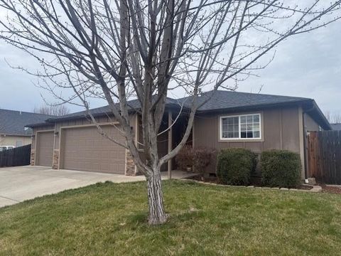 Photo of 3443 Agate Meadows Mdws, White City, OR 97503 (MLS # 220215376)