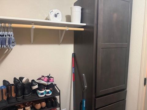 Tiny photo for 3443 Agate Meadows Mdws, White City, OR 97503 (MLS # 220215376)