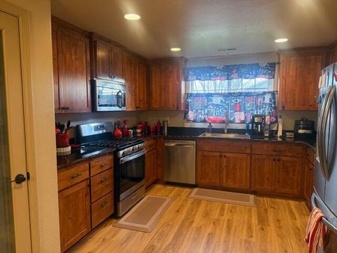 Tiny photo for 3443 Agate Meadows Mdws, White City, OR 97503 (MLS # 220215376)