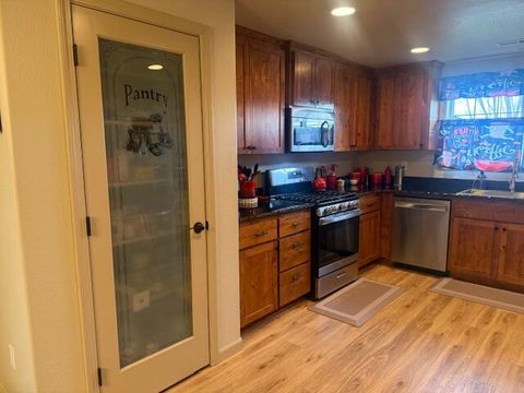 Tiny photo for 3443 Agate Meadows Mdws, White City, OR 97503 (MLS # 220215376)