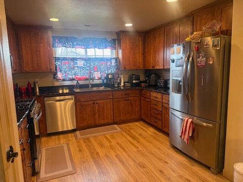 Tiny photo for 3443 Agate Meadows Mdws, White City, OR 97503 (MLS # 220215376)