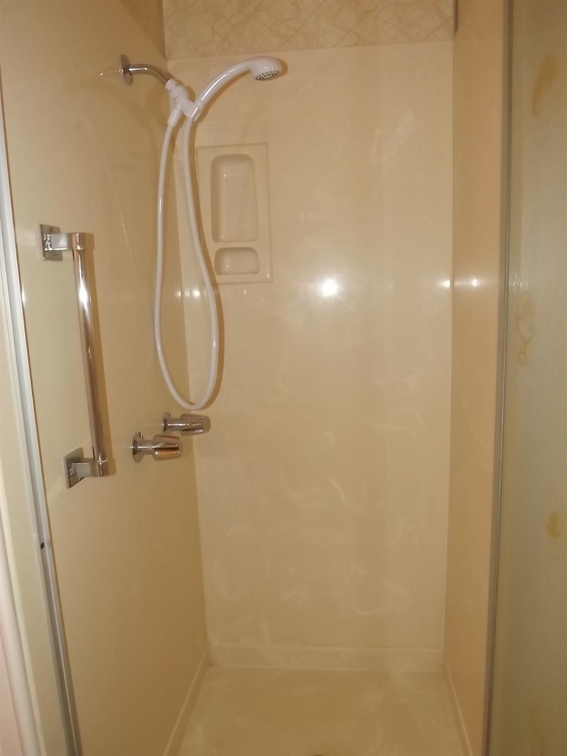 Rogue Lea Estates - Residential