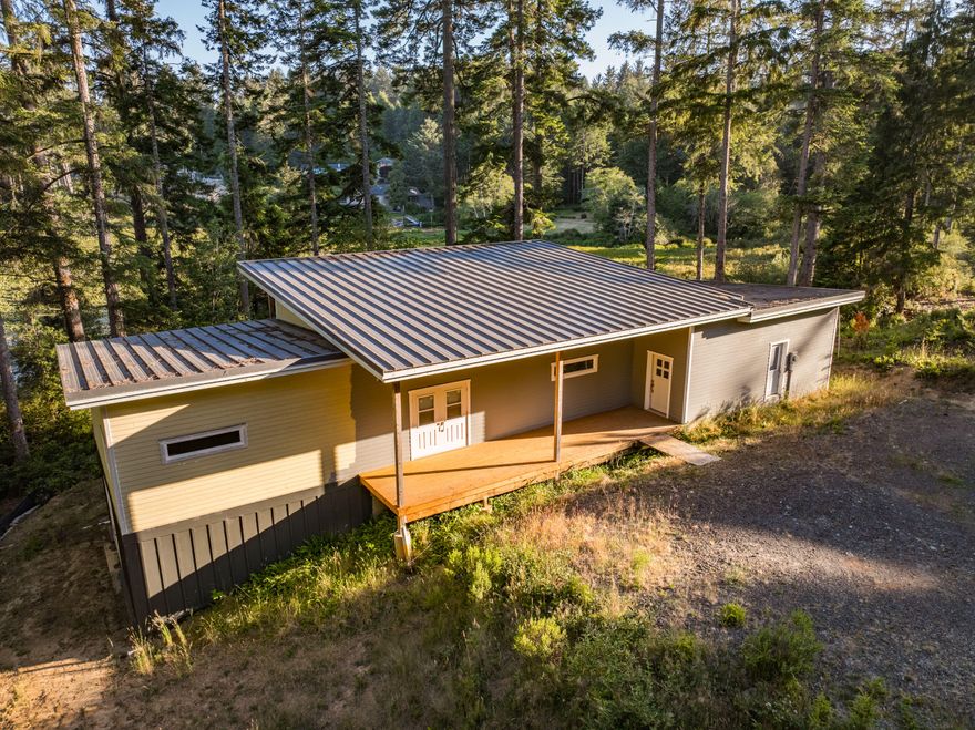 Exclusive chance to own a piece of property on the lakeand finish a custom build! Bring your imagination tocomplete what will be a phenomenal home. Theconstruction already posses many great features like;Structural Insulated Panels (SIPs) in place of traditionalstick framing, routing for electrical wiring molded inSoaring ceilings paired w/double paned windowsthroughout & a back deck to soak in the tranquil lake view.Quality, efficiency & convenience were kept in mind whenconstructing this home.