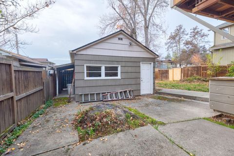 Tiny photo for 418 NE 11th Street, Grants Pass, OR 97526 (MLS # 220212323)