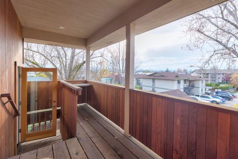 Tiny photo for 418 NE 11th Street, Grants Pass, OR 97526 (MLS # 220212323)