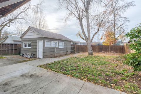 Tiny photo for 418 NE 11th Street, Grants Pass, OR 97526 (MLS # 220212323)