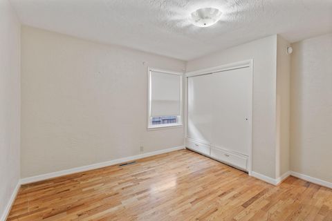 Tiny photo for 418 NE 11th Street, Grants Pass, OR 97526 (MLS # 220212323)