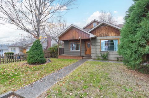 Tiny photo for 418 NE 11th Street, Grants Pass, OR 97526 (MLS # 220212323)