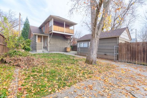 Tiny photo for 418 NE 11th Street, Grants Pass, OR 97526 (MLS # 220212323)