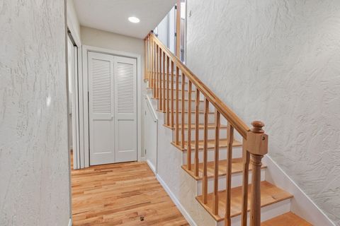 Tiny photo for 418 NE 11th Street, Grants Pass, OR 97526 (MLS # 220212323)