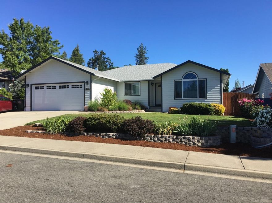 Great opportunity to purchase home located in South West Grants Pass and on a cul-de-sac street, it is close to a hospital, schools, shopping and located in district 7 school district. Open-style kitchen dining area with an island and living room. City has home listed as a 3 bedroom, but seller has enclosed the formal living room and added a closet for a 4th bedroom but it would make a great guest room or media room or office/study. The master has walk-in closet. Outside you will find mature landscaping, a fully fenced, and generous sized back yard, and sprinkler system.