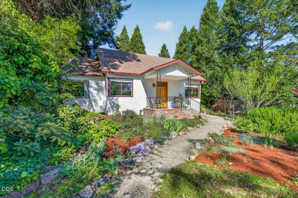 555 BEACH ST, ASHLAND, OR 97520 - Image c3d29cbd237e19fc890ff4cfa49776f8/4018401128