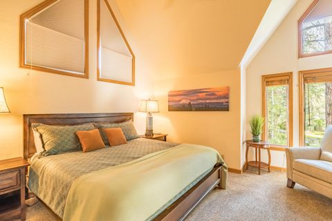 Tiny photo for 57046 Peppermill Circle #26-B, Sunriver, OR 97707 (MLS # 220210232)