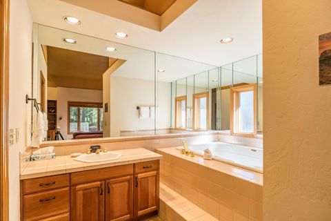 Tiny photo for 57046 Peppermill Circle #26-B, Sunriver, OR 97707 (MLS # 220210232)