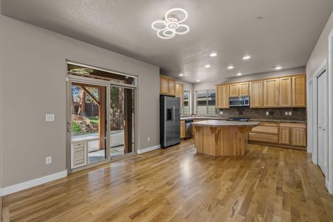 Tiny photo for 161 SE Rice Way, Bend, OR 97702 (MLS # 220215259)