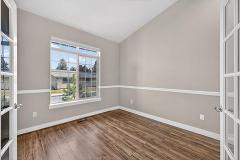 Tiny photo for 161 SE Rice Way, Bend, OR 97702 (MLS # 220215259)