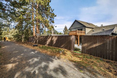 Tiny photo for 161 SE Rice Way, Bend, OR 97702 (MLS # 220215259)