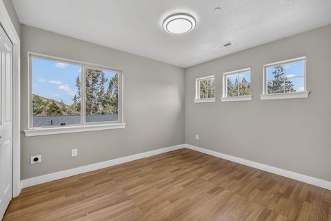 Tiny photo for 161 SE Rice Way, Bend, OR 97702 (MLS # 220215259)