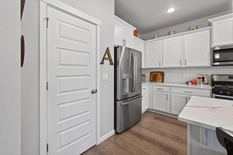 Tiny photo for 16512 Pine Creek Drive, La Pine, OR 97739 (MLS # 220224309)